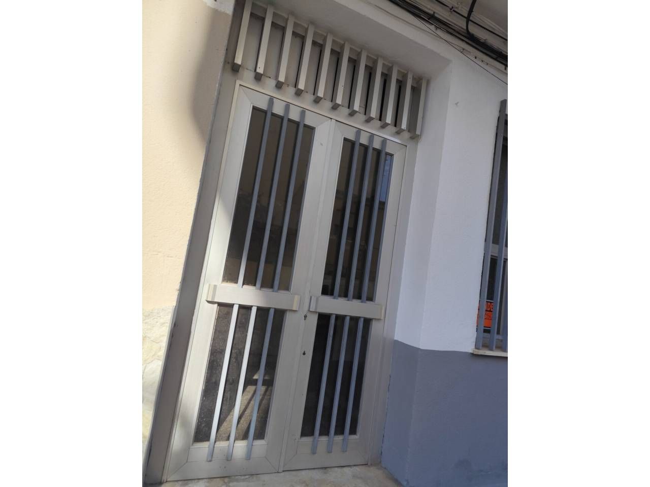 Vista exterior de Edifici en venda en Hellín