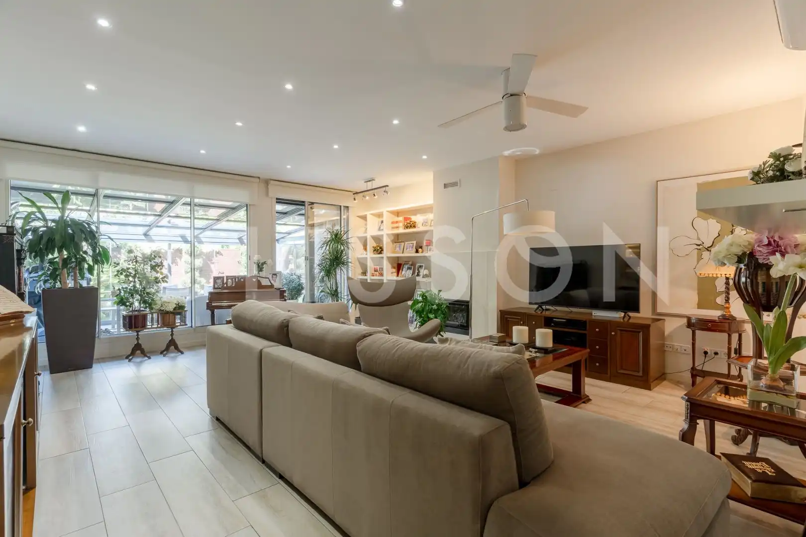Living room of Detached homes for sale in Madrid  with Air Conditioner, Heating and Private garden