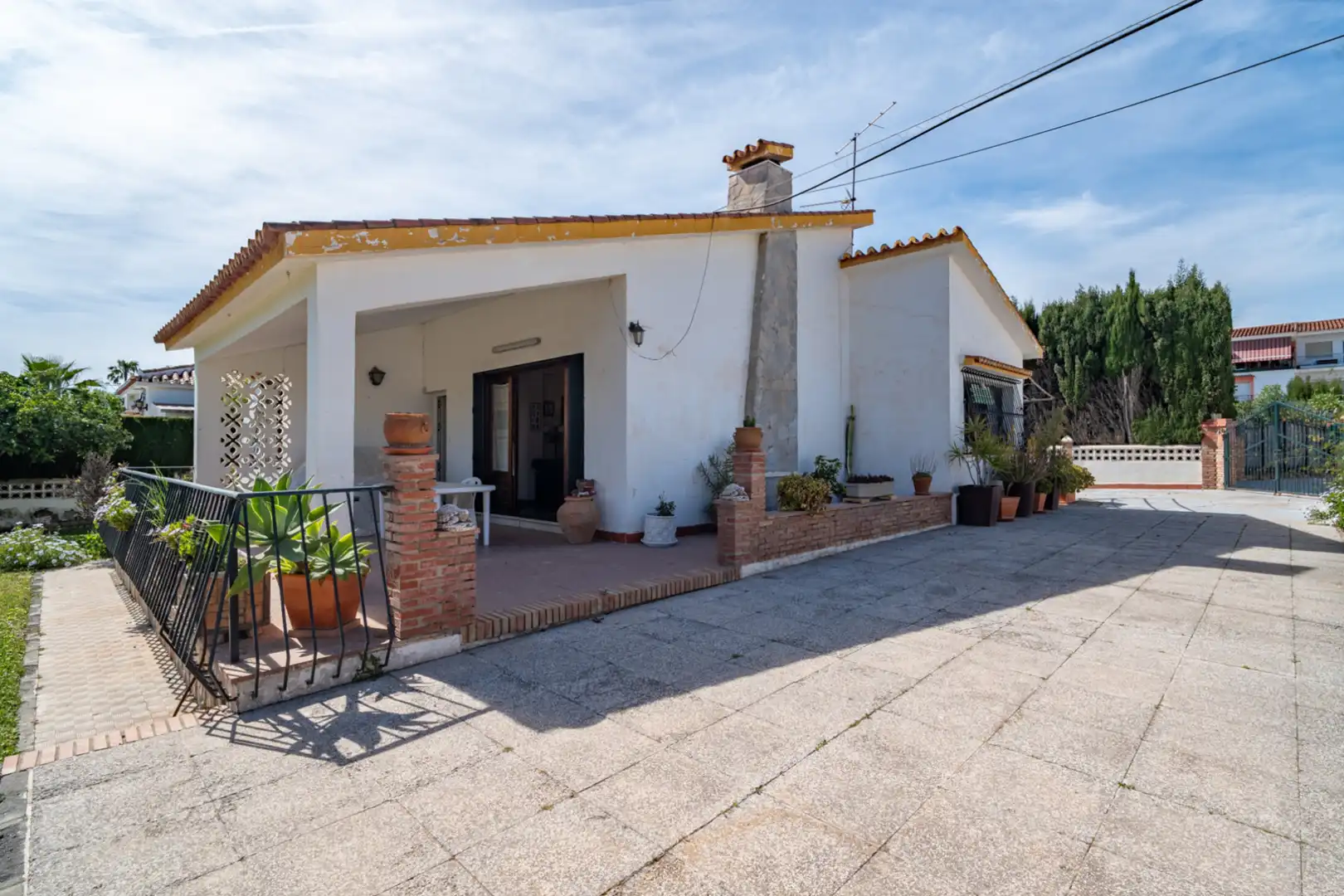 Vista exterior de Casa o chalet en venta en Rincón de la Victoria con Aire acondicionado, Jardín privado y Terraza
