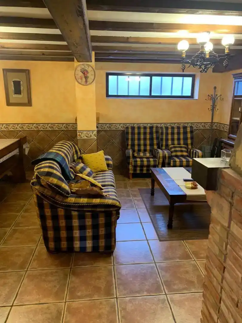Sala d'estar de Casa adosada en venda en Clavijo amb Jardí privat, Traster i Piscina