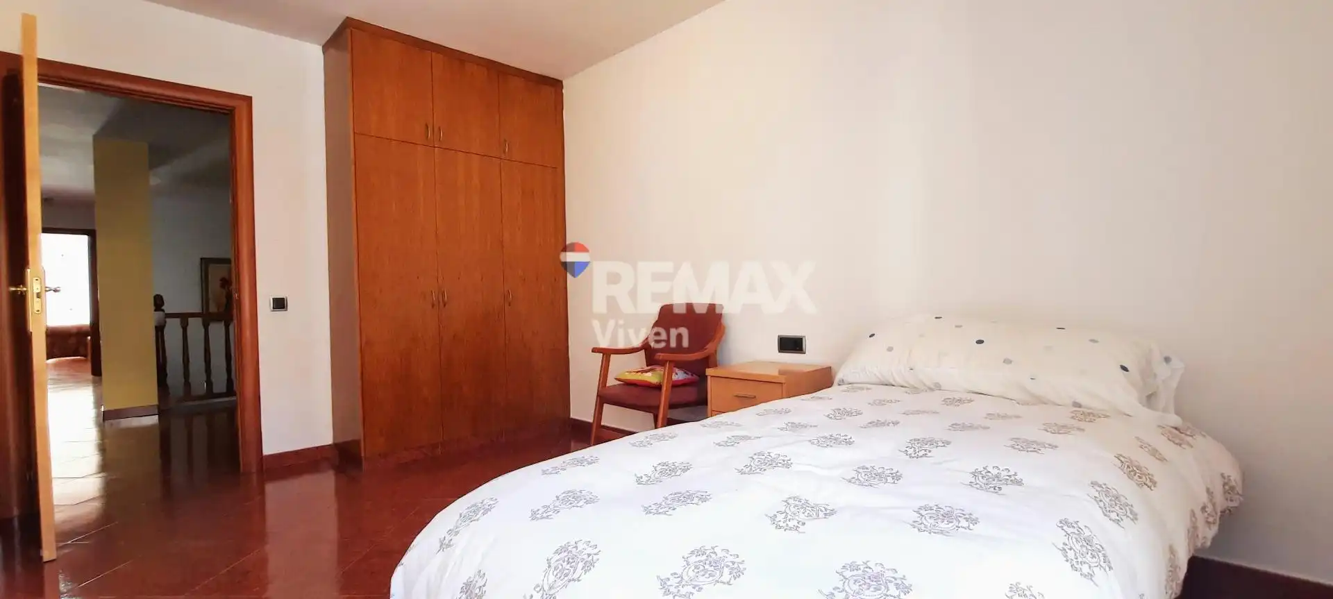 Schlafzimmer von Einfamilien-Reihenhaus zum Verkauf in Sant Pere de Ribes mit Klimaanlage und Heizung