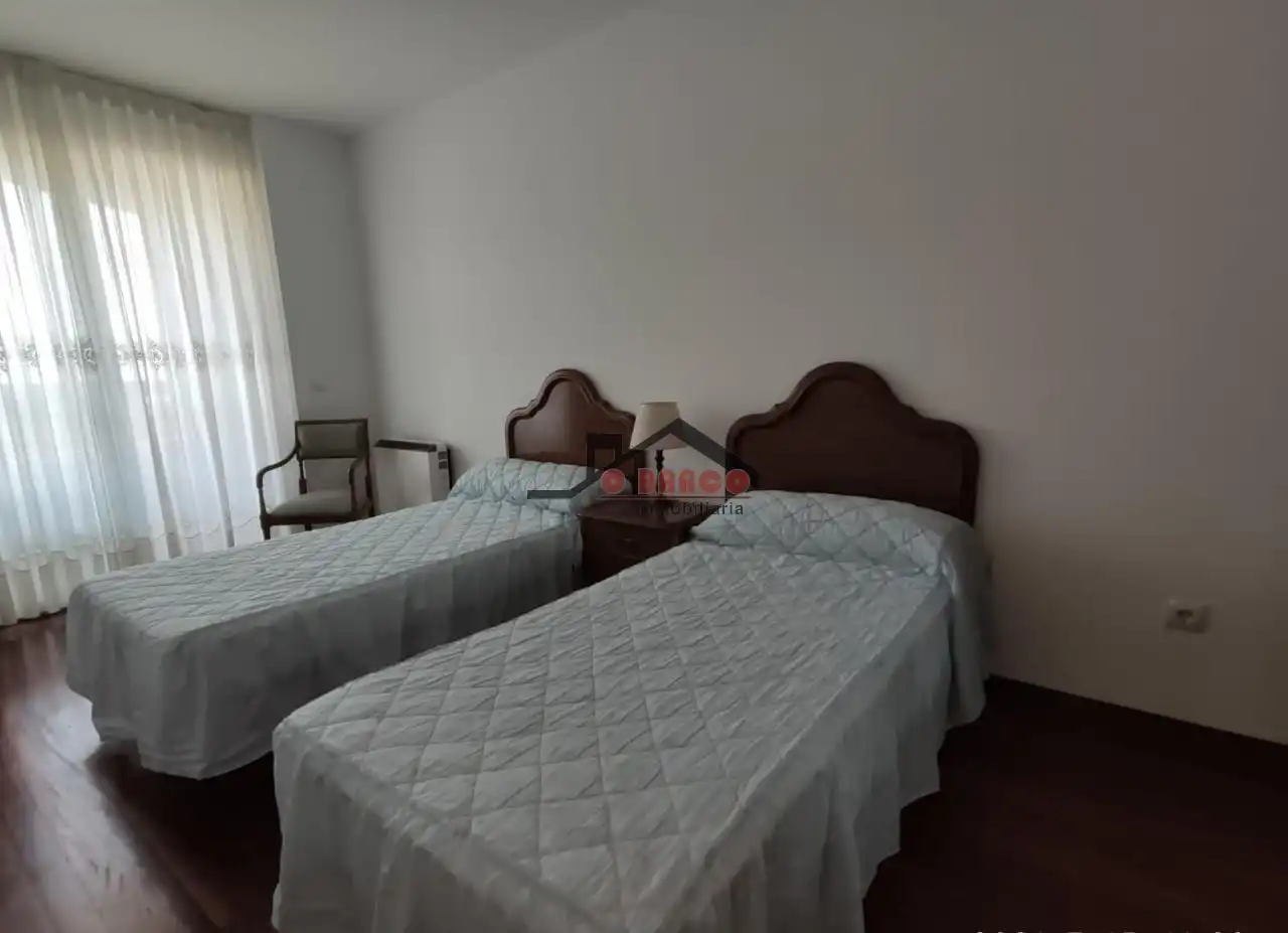 Habitación de Apartamento en venta en O Barco de Valdeorras   con Calefacción y Amueblado