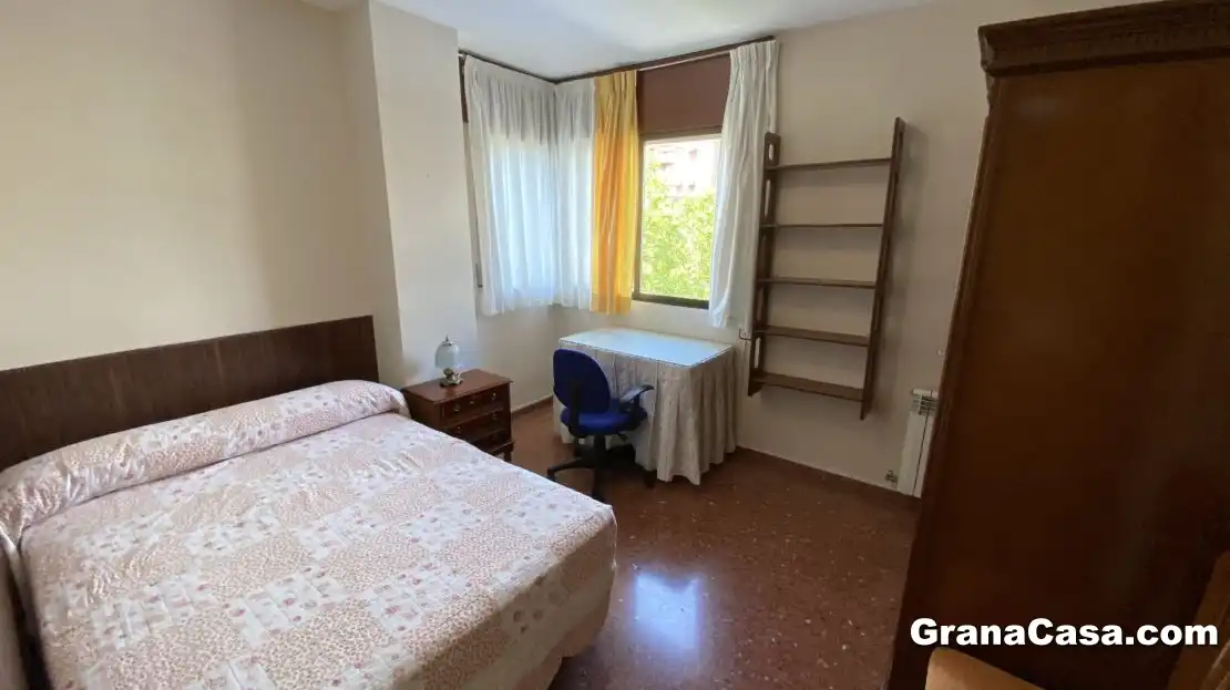 Bedroom of Flat for rent in Granada  with Heating, Terrace and Furnished