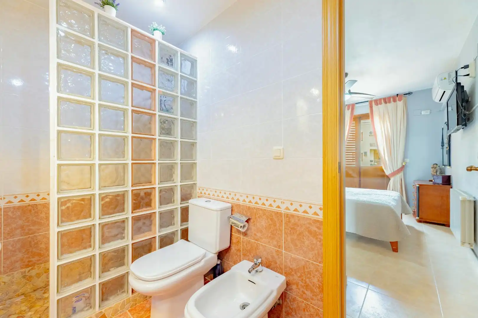 Baño de Casa adosada en venta en Chiva con Aire acondicionado, Calefacción y Terraza