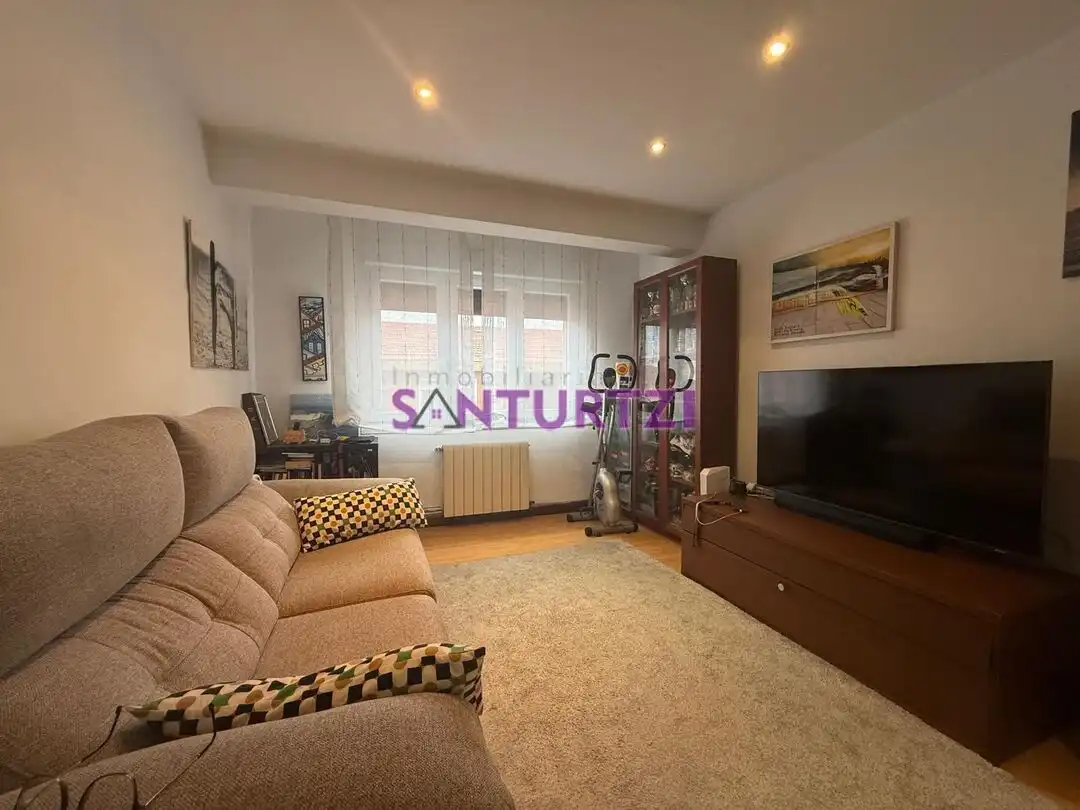 Bedroom of Flat for sale in Santurtzi   with Heating and Storage room