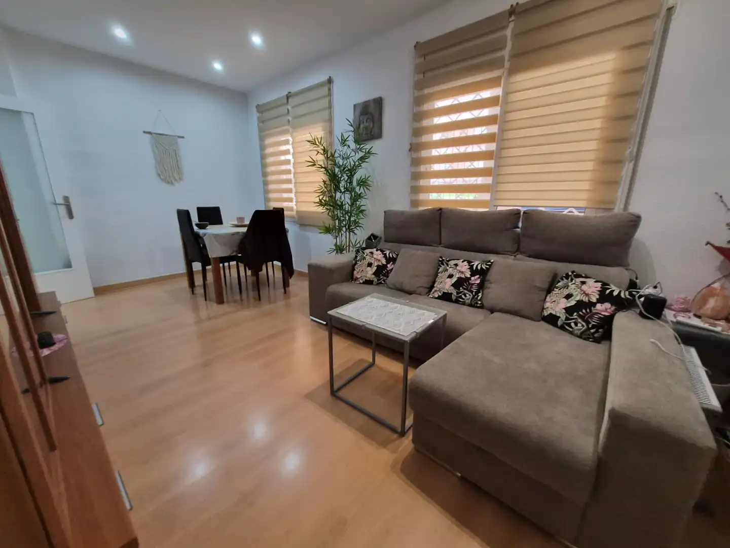 Wohnzimmer von Erdgeschoss zum Verkauf in Calella mit Klimaanlage, Heizung und Parkett