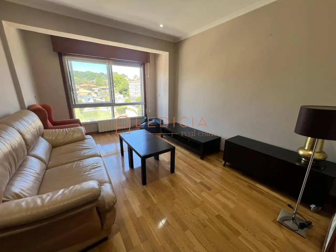 Sala de estar de Piso de alquiler en Vigo  con Calefacción, Parquet y Amueblado