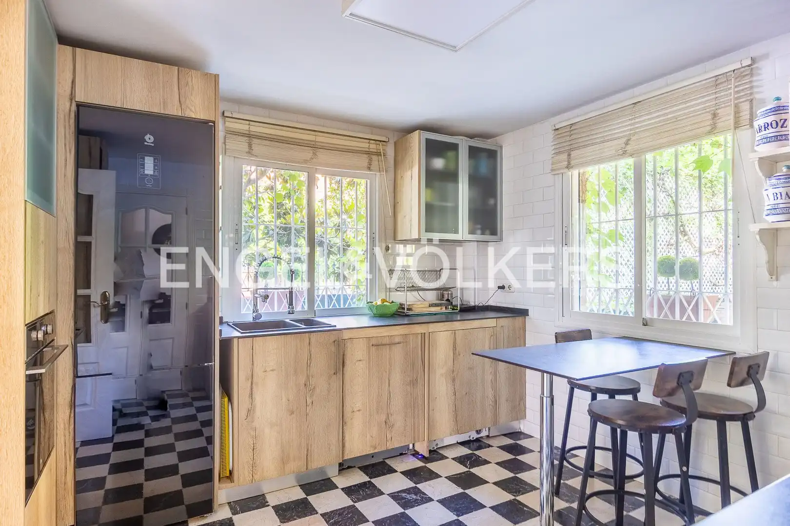 Kitchen of Houses for sale in Sevilla  with Air Conditioner, Heating and Private garden