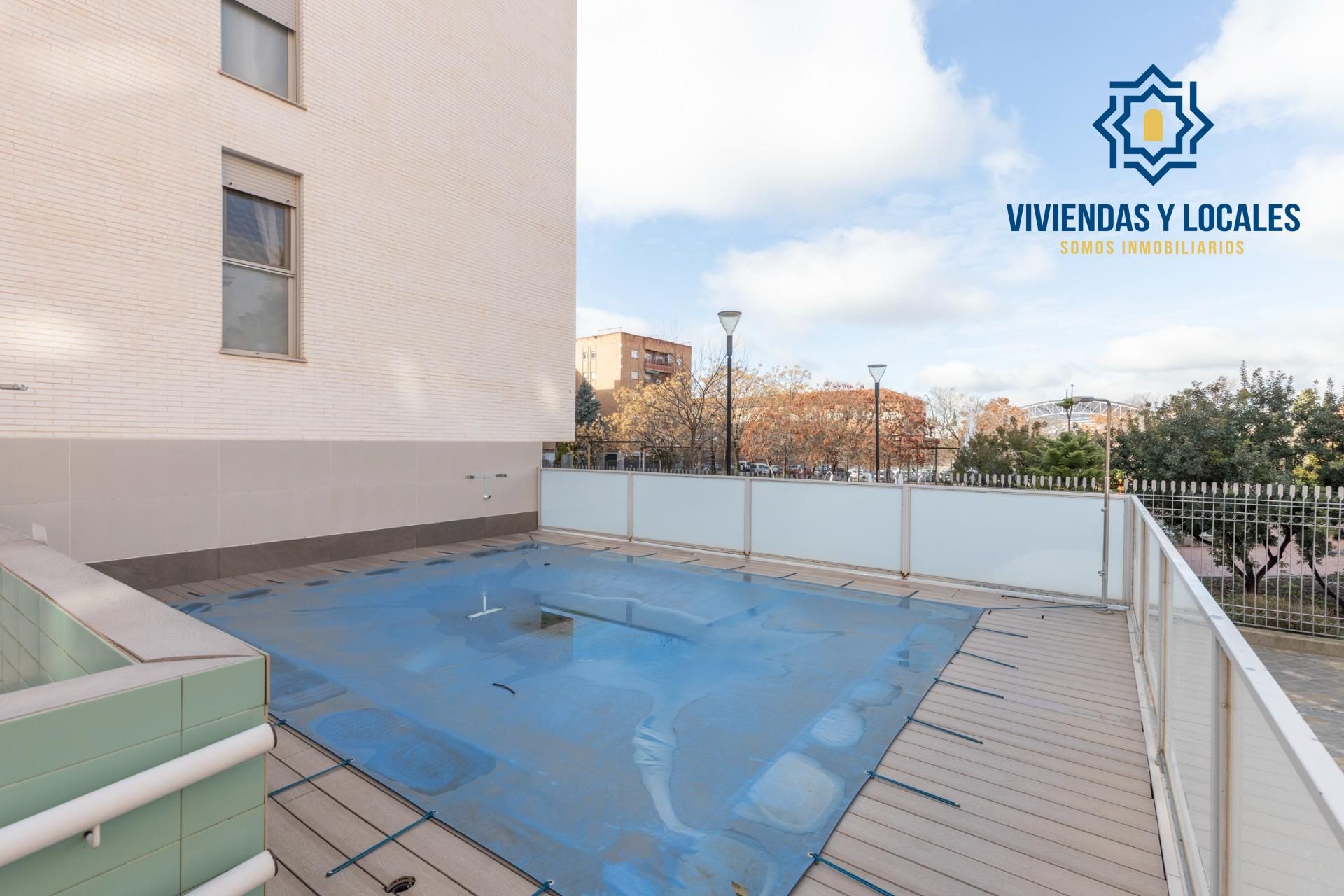 Swimming pool of Flat for sale in  Granada Capital  with Air Conditioner, Heating and Private garden