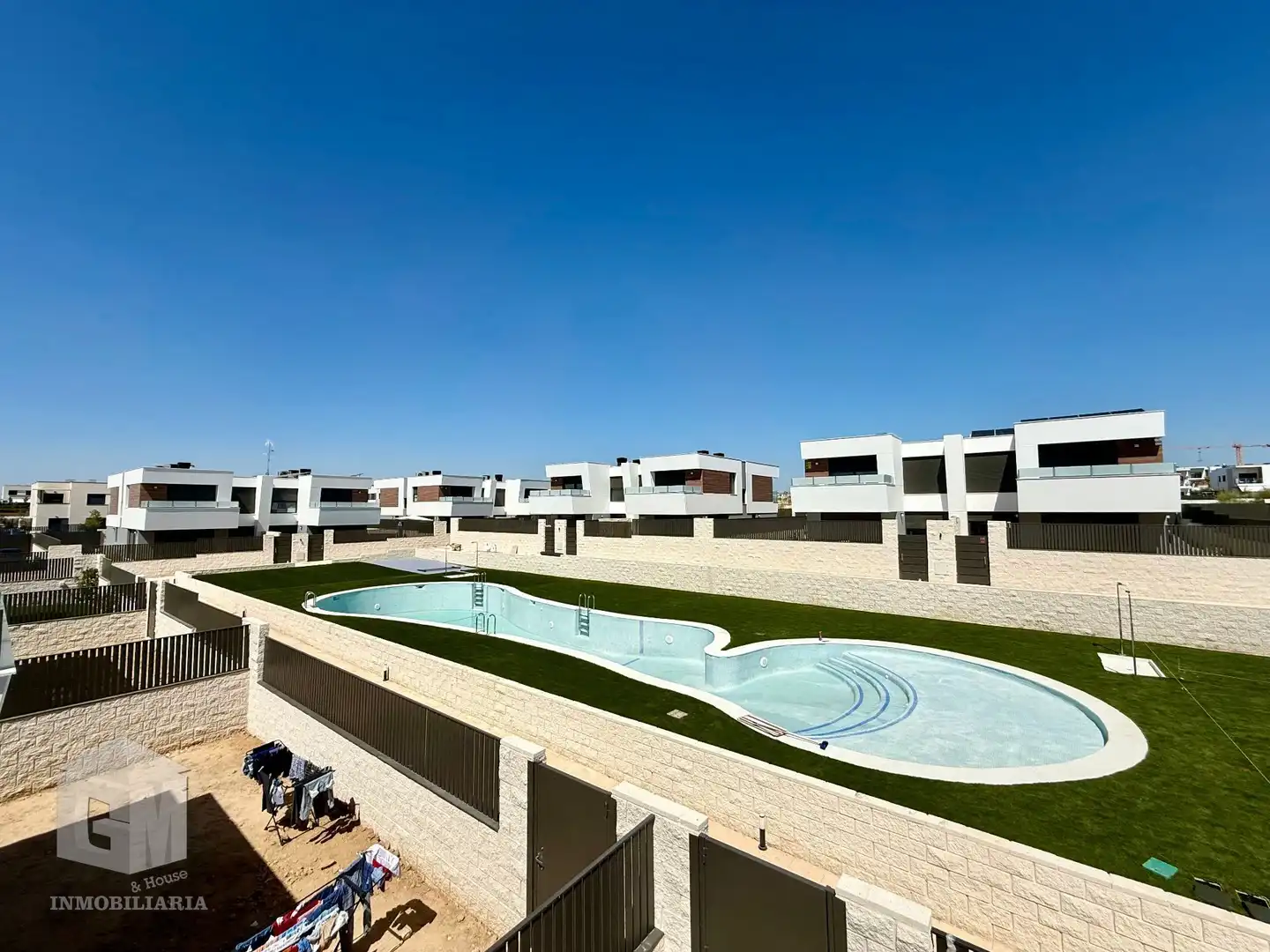 Piscina de Casa adosada en venda en Villaviciosa de Odón amb Calefacció, Jardí privat i Terrassa