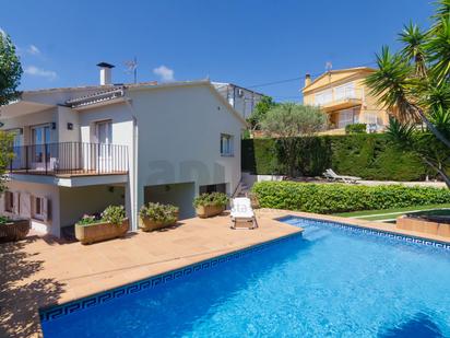 Vista exterior de Casa o xalet en venda en Lloret de Mar amb Piscina