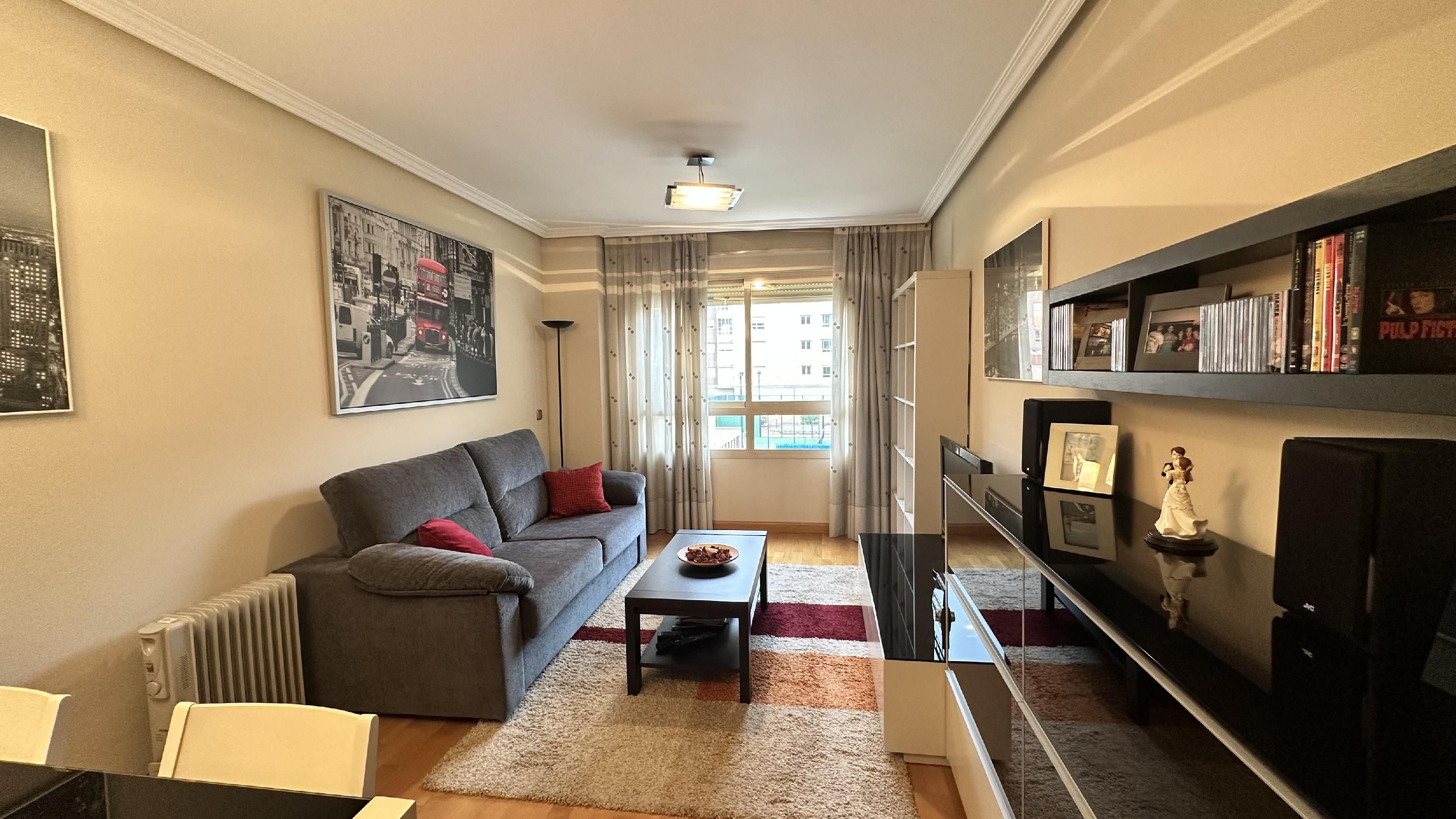 Living room of Apartment for sale in  Madrid Capital  with Air Conditioner, Heating and Private garden