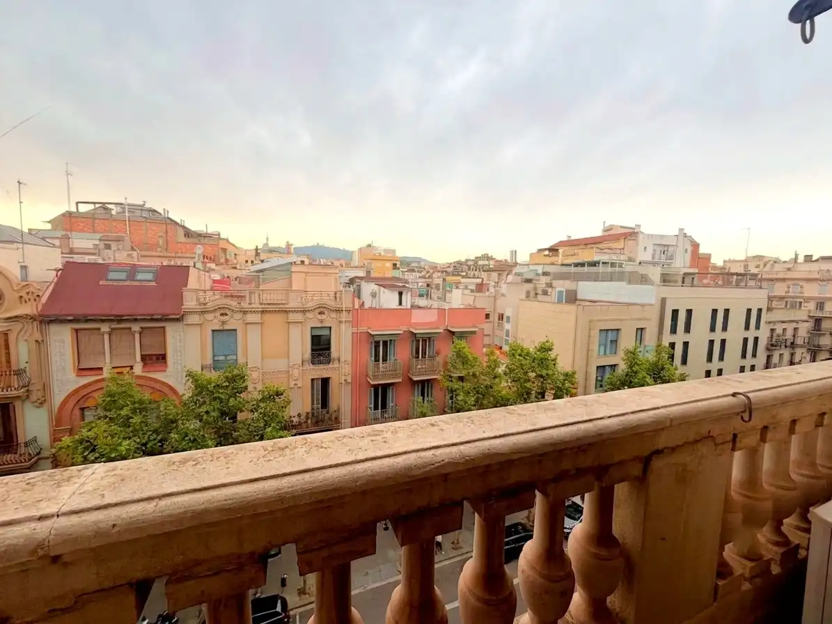 Vista exterior de Pis en venda en Barcelona amb Aire condicionat, Calefacció i Balcó
