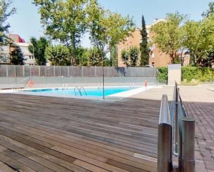 Swimming pool of Apartment to rent in  Madrid Capital  with Air Conditioner, Heating and Private garden