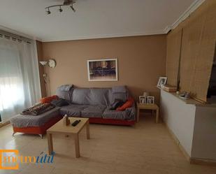 Living room of Flat for sale in Salamanca Capital  with Balcony