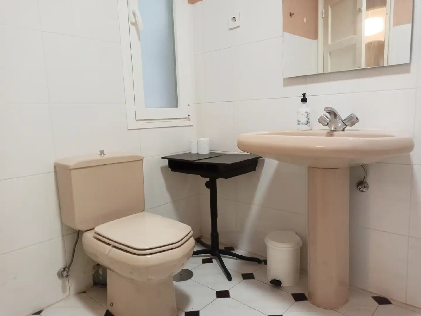 Bathroom of Flat for sale in Madrid  with Air Conditioner, Heating and Parquet flooring