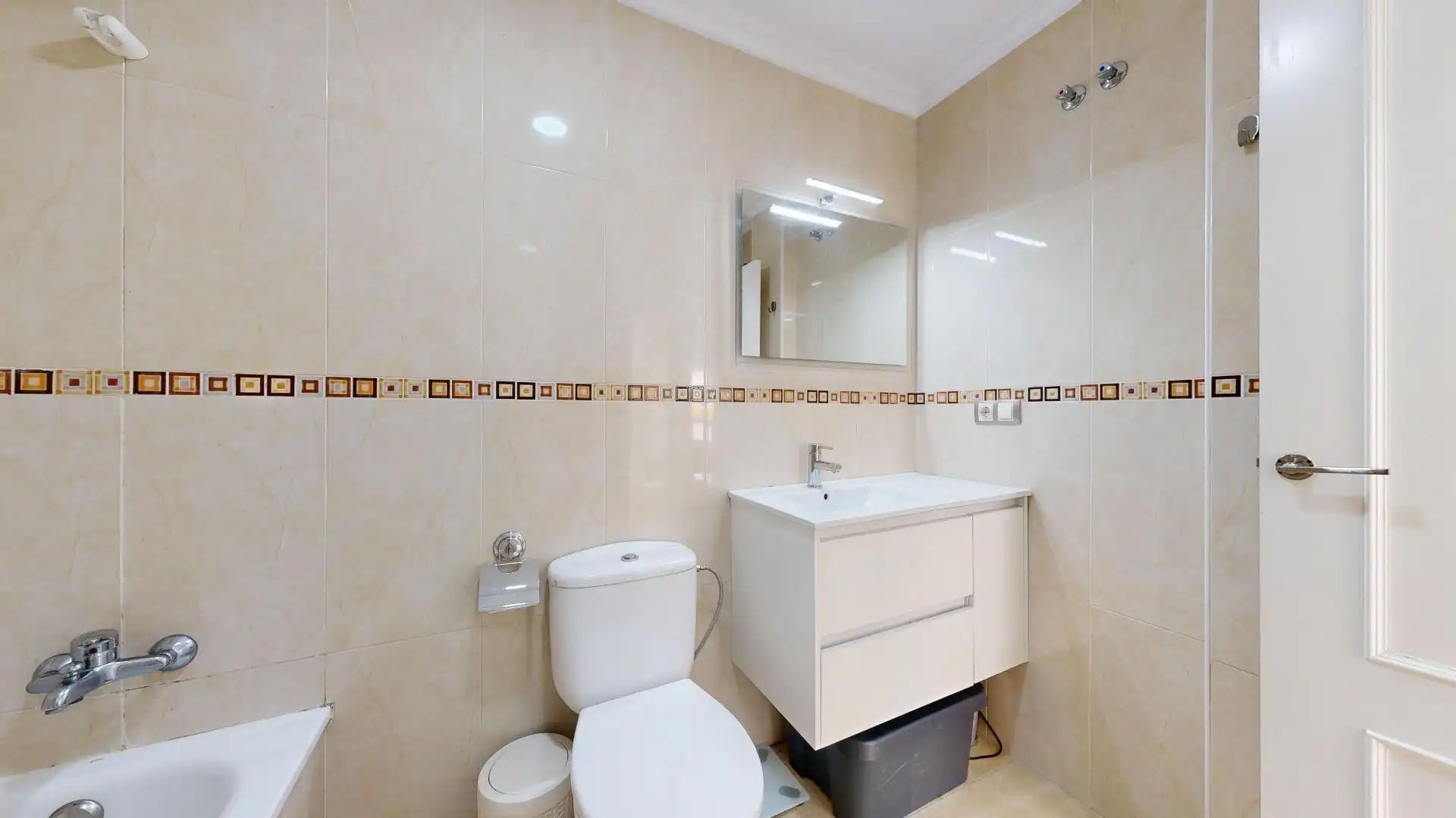 Bany de Apartament en venda en Los Montesinos amb Aire condicionat, Moblat i Piscina comunitària