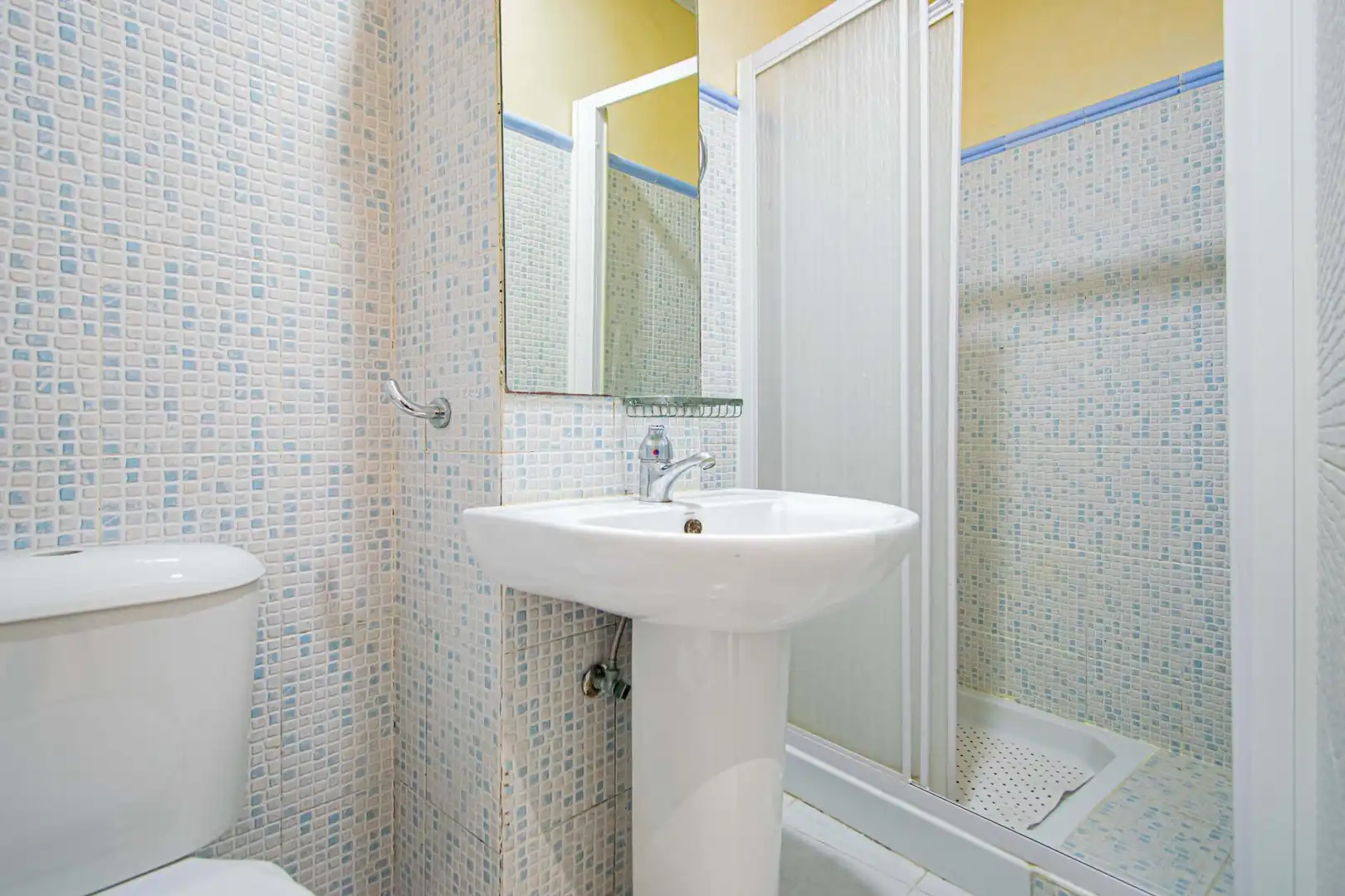Bathroom of Ground floor for sale in Sevilla  with Air Conditioner and Furnished