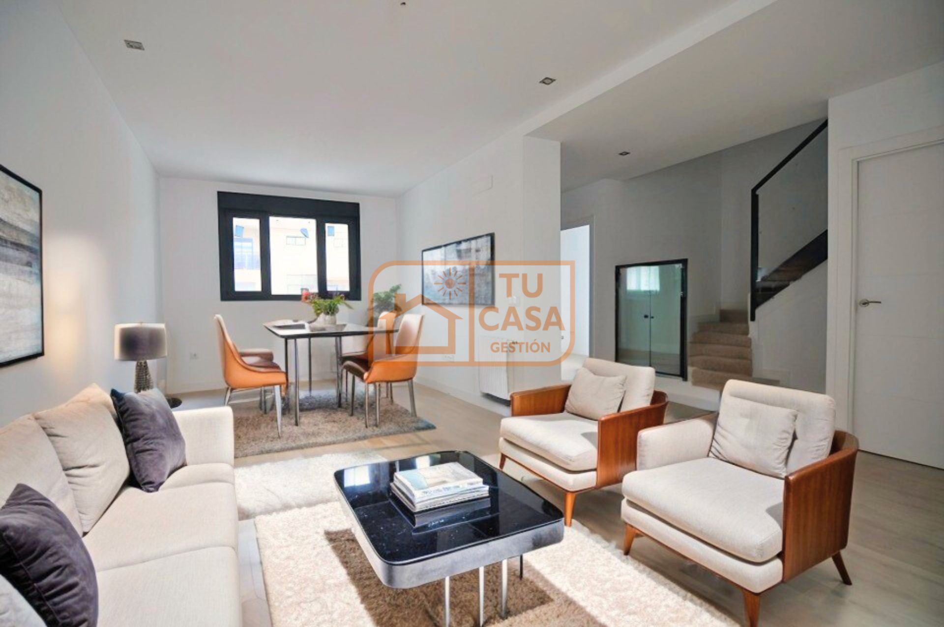 Sala d'estar de Casa adosada en venda en Cáceres Capital amb Aire condicionat, Calefacció i Jardí privat