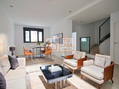 Living room of Single-family semi-detached for sale in Cáceres Capital  with Air Conditioner, Heating and Private garden