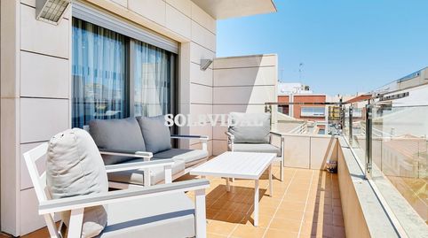 ATICO EN ALQUILER DE ALTO STANDING EN EL CENTRO DE TORREVIEJA. LA PROPIEDAD TIENE ASCENSOR CON ACCES, imatge 2