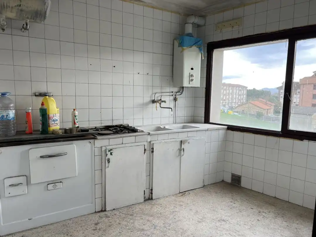 Cuina de Pis en venda en Llanera amb Calefacció, Terrassa i Traster
