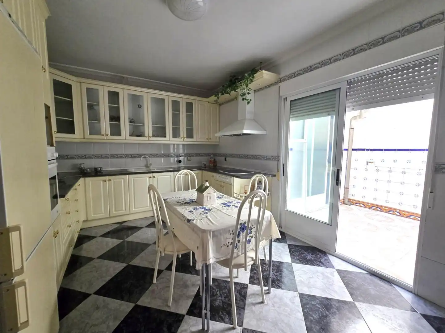 Houses for sale in Calle ALVARO DE HINOJOSA, Miralvalle - Av. Virgen del Puerto - La Data
