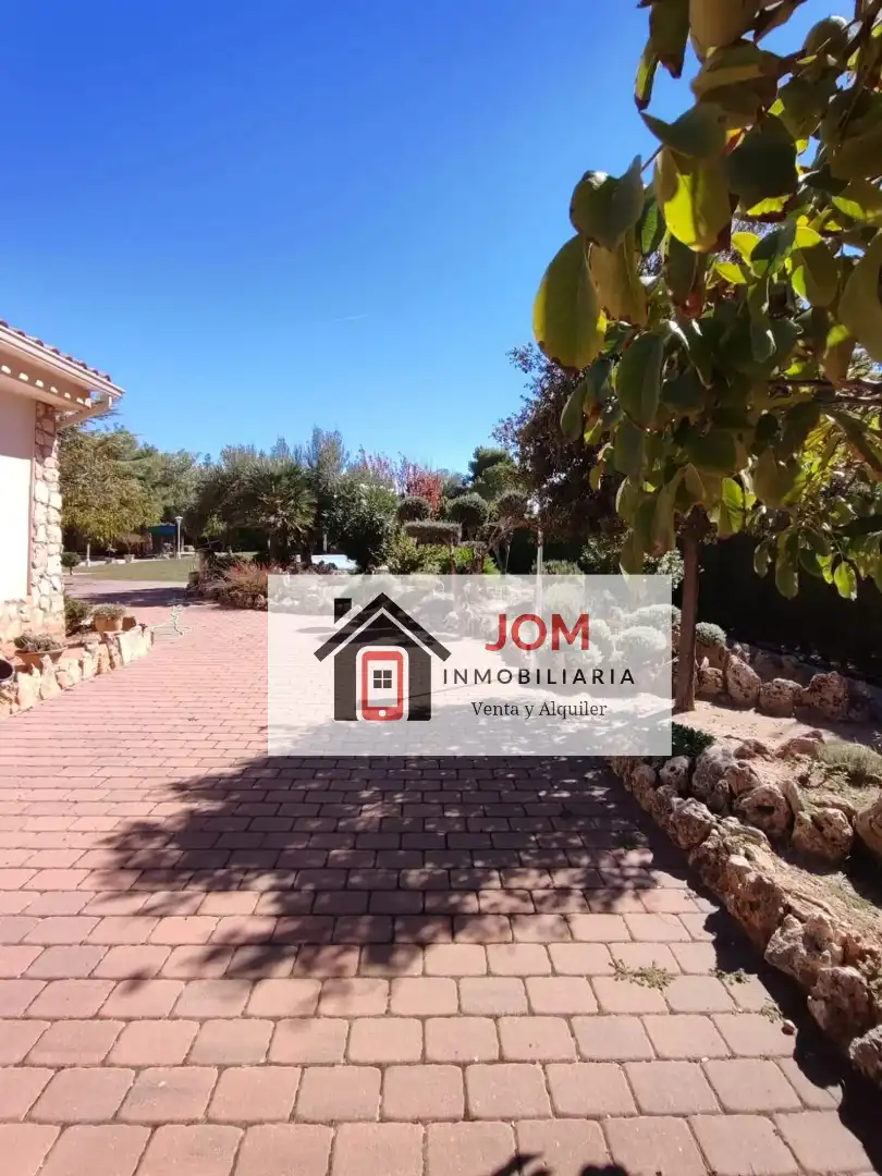 Vista exterior de Casa o xalet en venda en Albacete amb Aire condicionat, Calefacció i Jardí privat