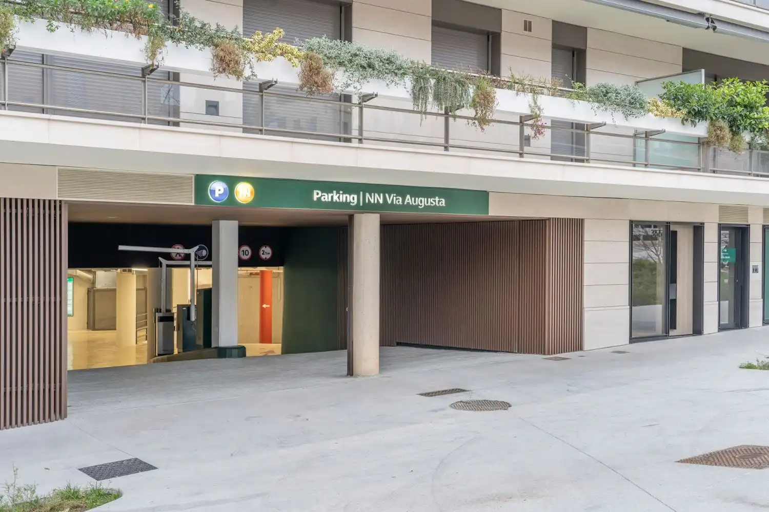 Aparcament de Pis de lloguer en Barcelona amb Aire condicionat, Calefacció i Jardí privat