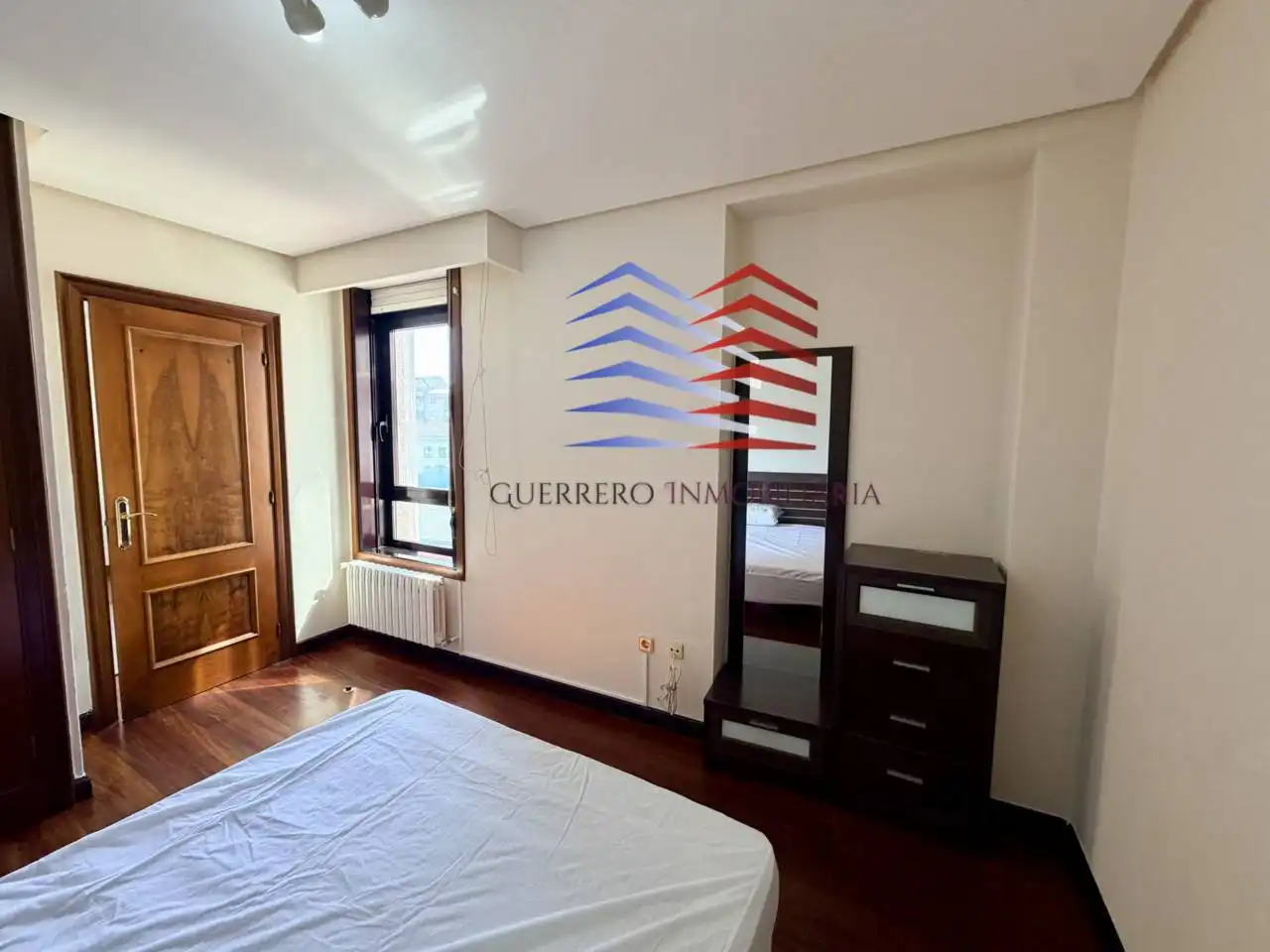 Schlafzimmer von Wohnungen zur Miete in Ourense Capital  mit Heizung, Parkett und Möbliert