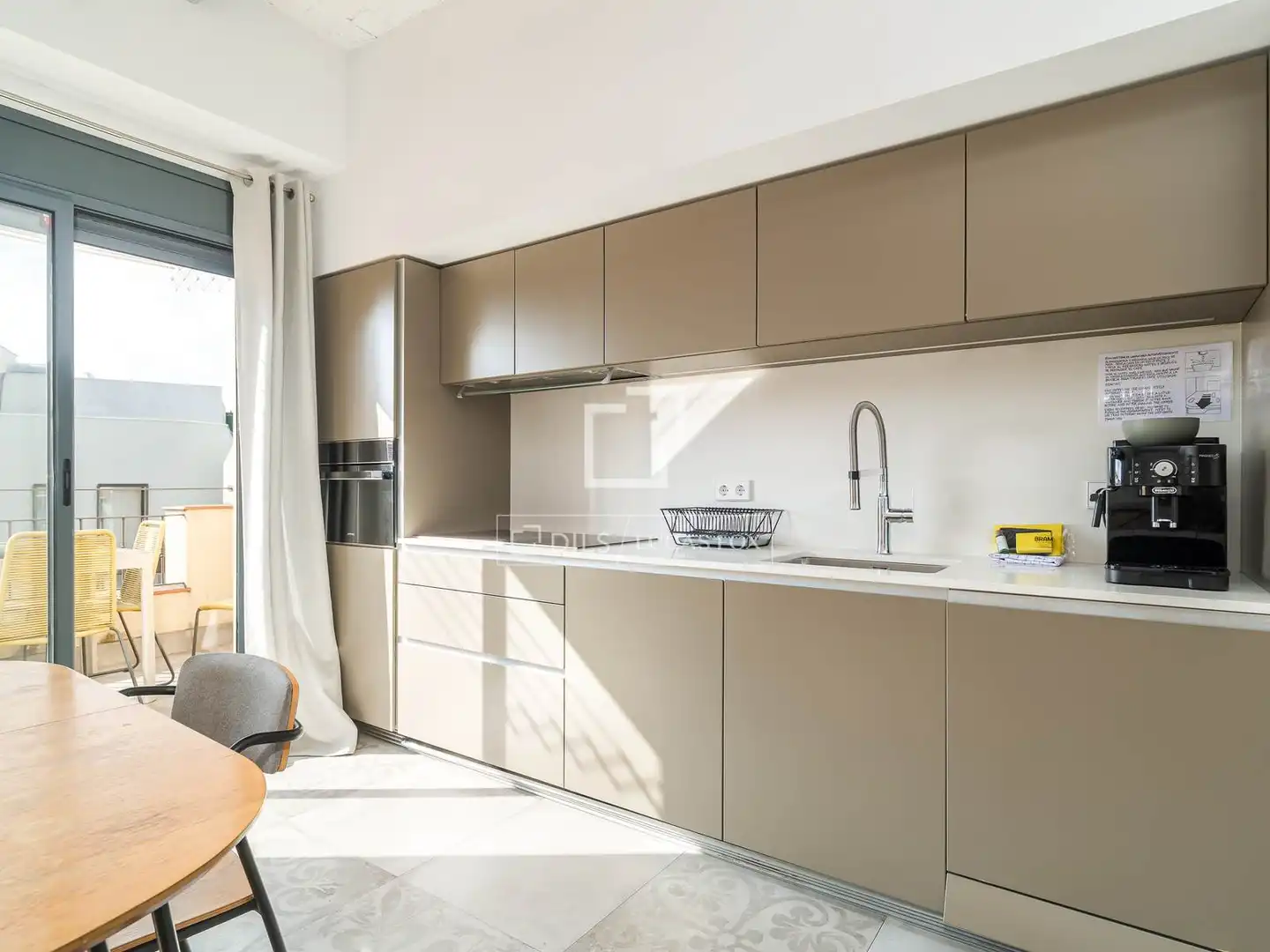 Küche von Dachboden zum Verkauf in Barcelona mit Klimaanlage, Heizung und Terrasse