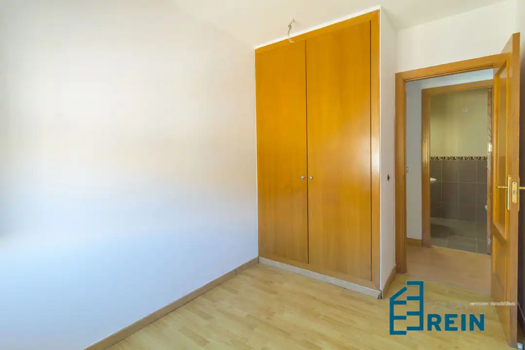 Habitación de Piso de alquiler en Magán con Calefacción, Piscina y Balcón