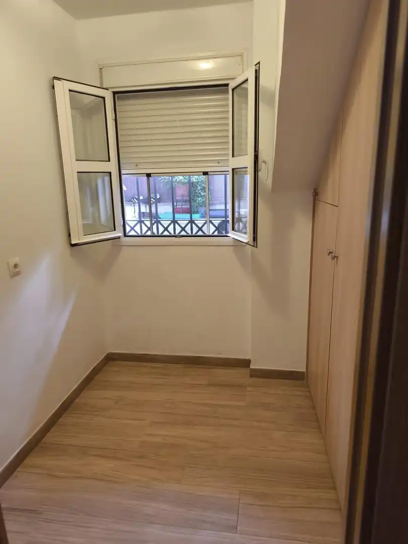 Dormitori de Planta baixa en venda en Dos Hermanas amb Aire condicionat i Traster