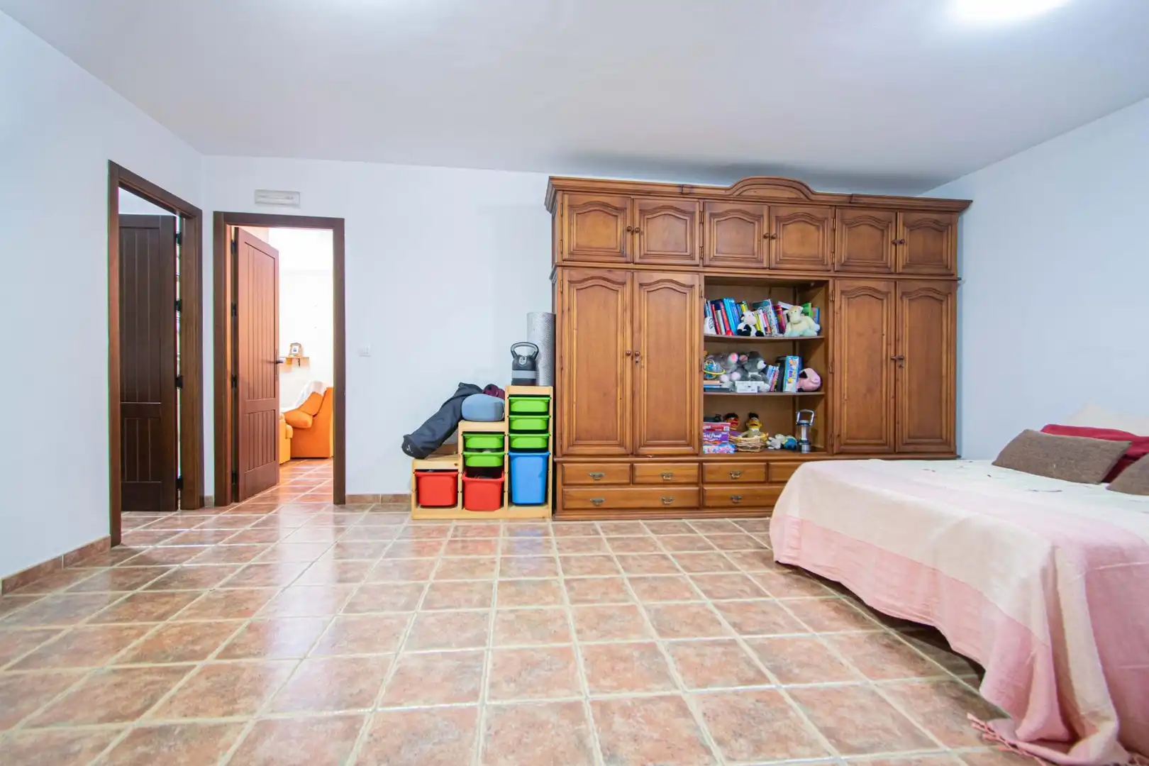 Dormitori de Casa o xalet en venda en Alcalá de Guadaira amb Aire condicionat, Jardí privat i Piscina