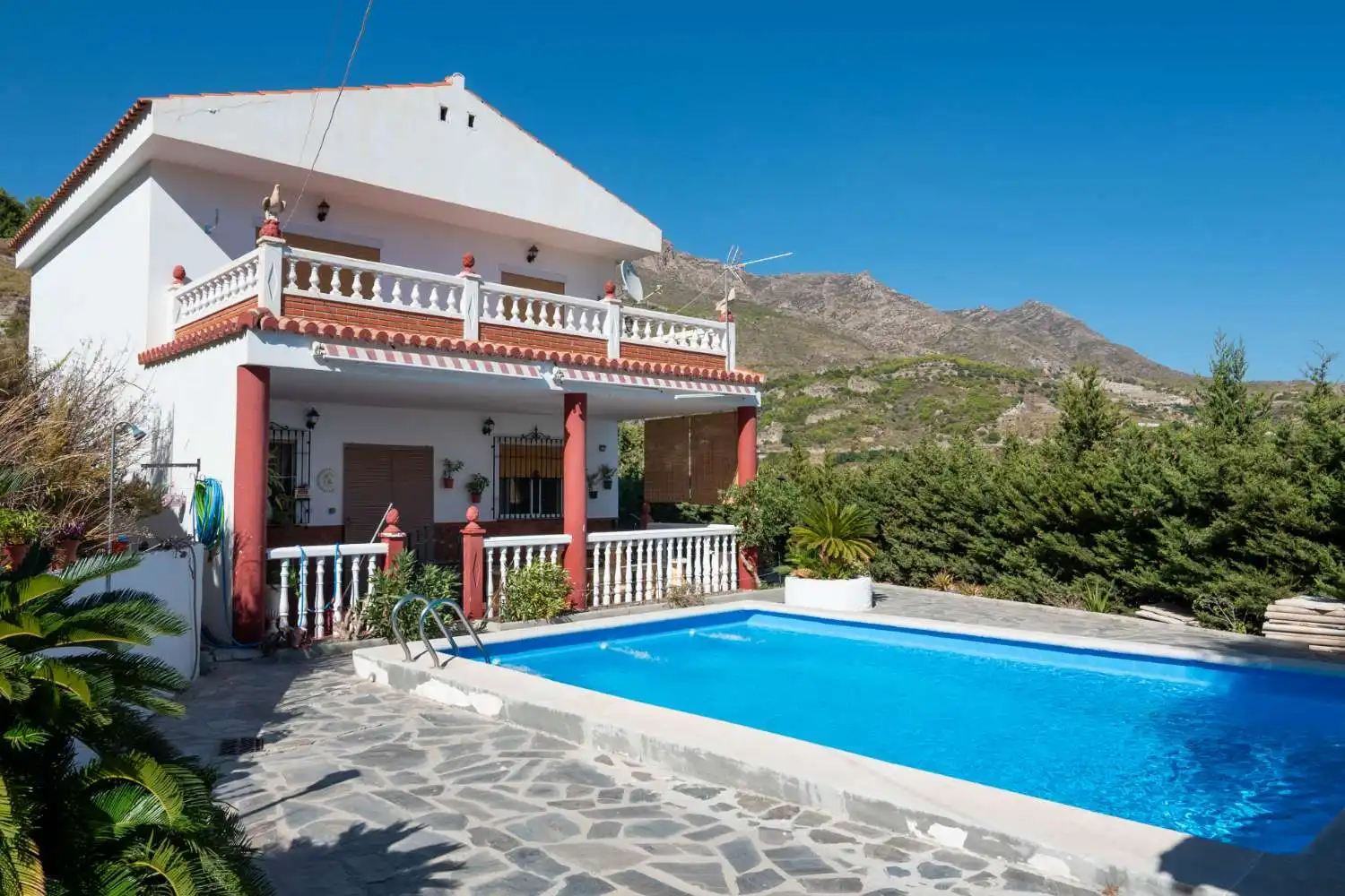 Vista exterior de Casa o chalet en venta en Molvízar con Terraza y Piscina