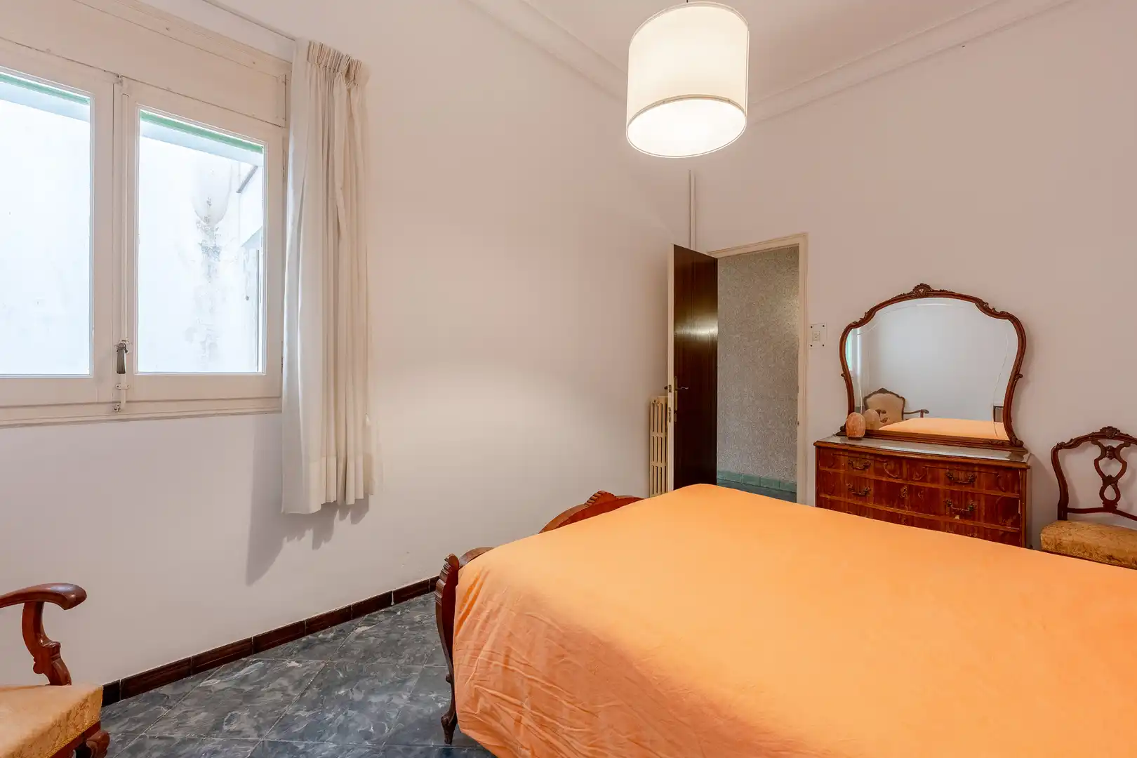 Dormitori de Casa adosada en venda en Barcelona amb Calefacció, Jardí privat i Terrassa