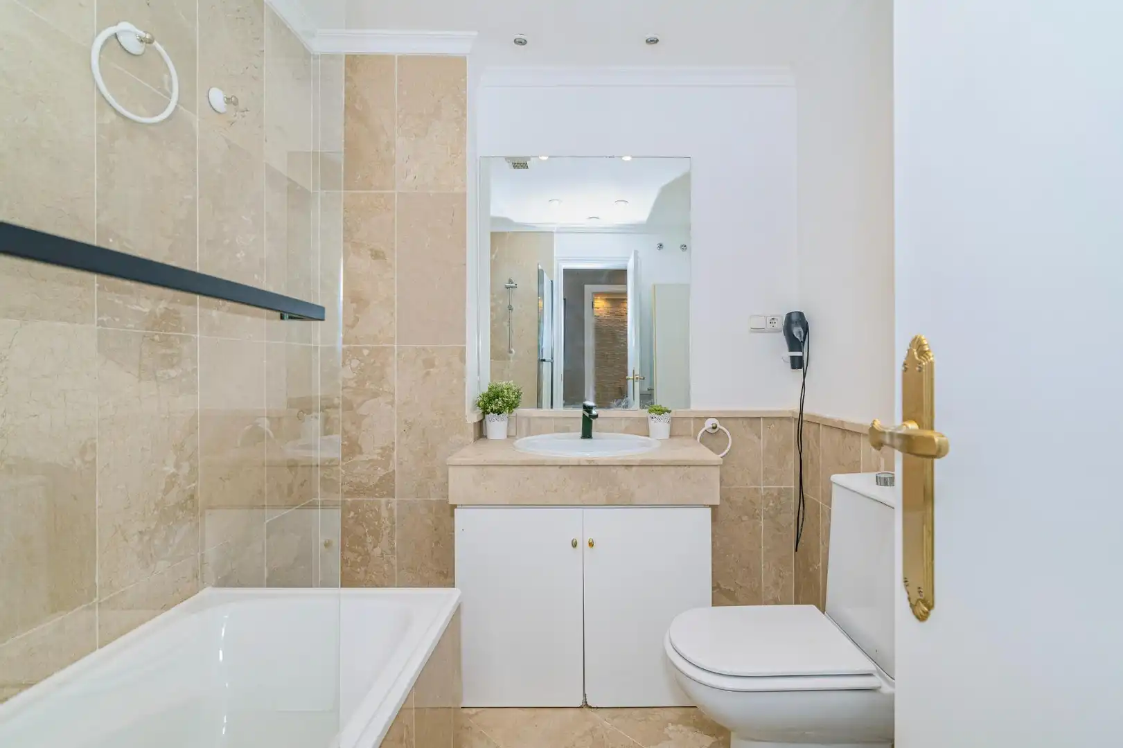 Bathroom of Flat for sale in Genil
