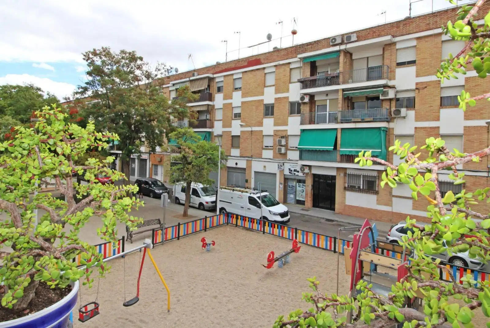 Vista exterior de Casa o xalet en venda en Córdoba amb Terrassa