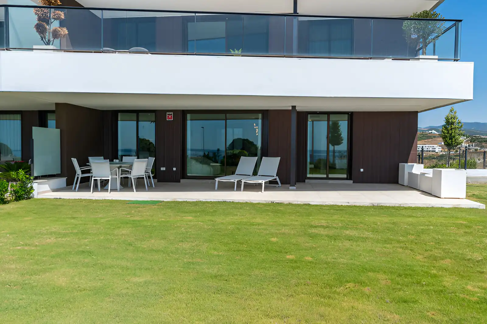 Außenansicht von Erdgeschoss zum Verkauf in Casares mit Klimaanlage, Privatgarten und Terrasse