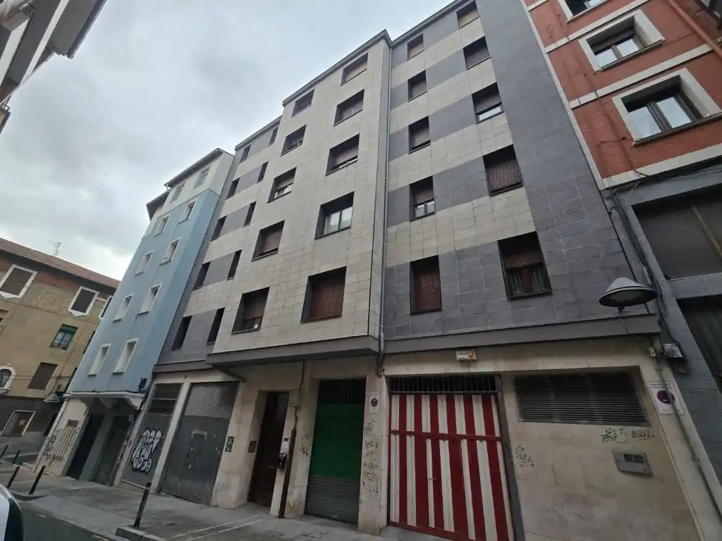 Vista exterior de Apartamento en venta en Basauri 