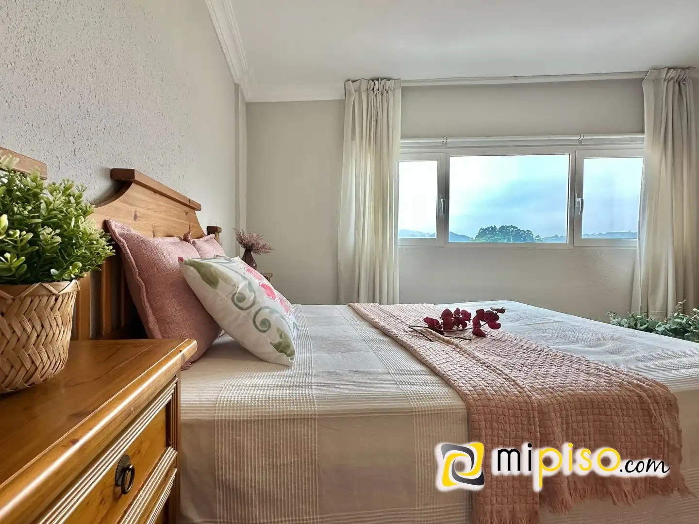 Bedroom of Flat for sale in Laredo  with Furnished