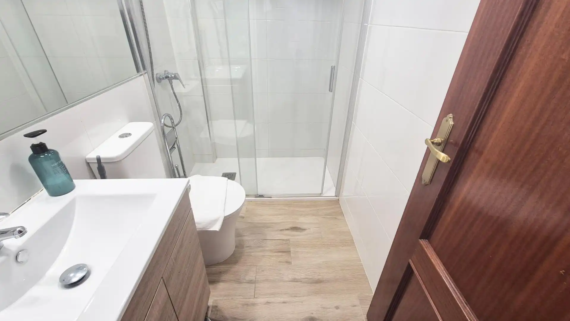Bathroom of Study for rent in Salamanca  with Heating, Furnished and Balcony
