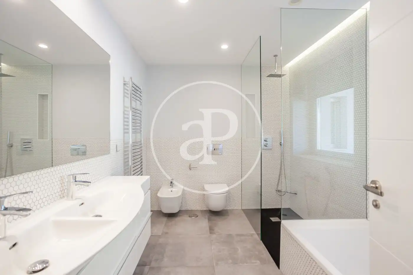 Baño de Casa o chalet de alquiler en Madrid con Aire acondicionado, Calefacción y Jardín privado