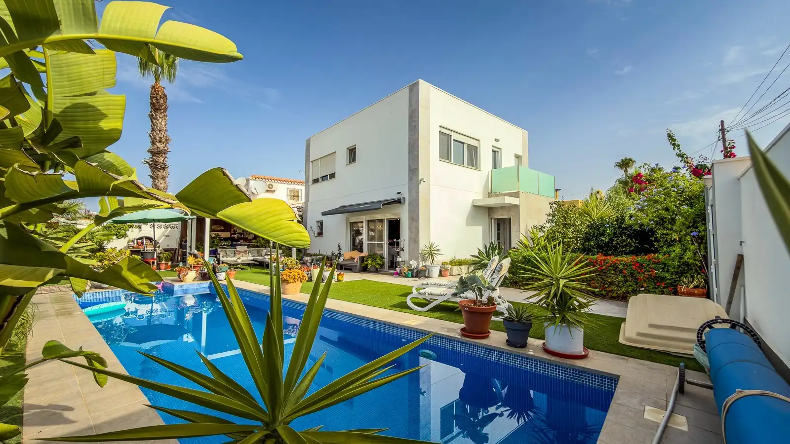 Piscina de Casa o xalet en venda en Torrevieja amb Jardí privat, Terrassa i Traster