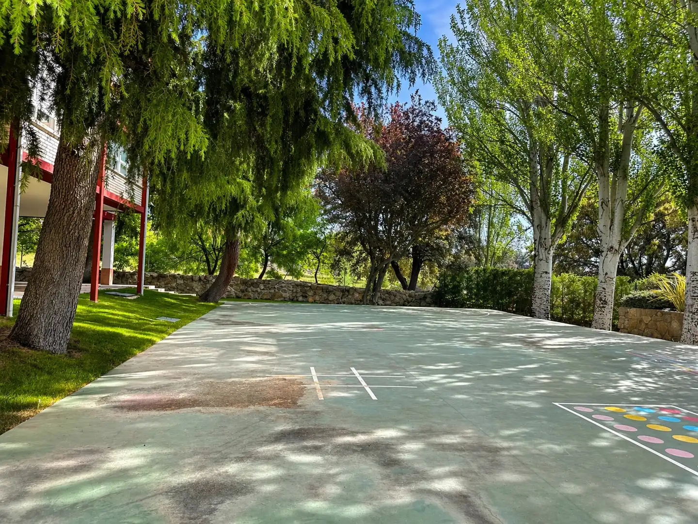 Aparcament de Pis en venda en Hoyo de Manzanares amb Calefacció, Traster i Piscina comunitària