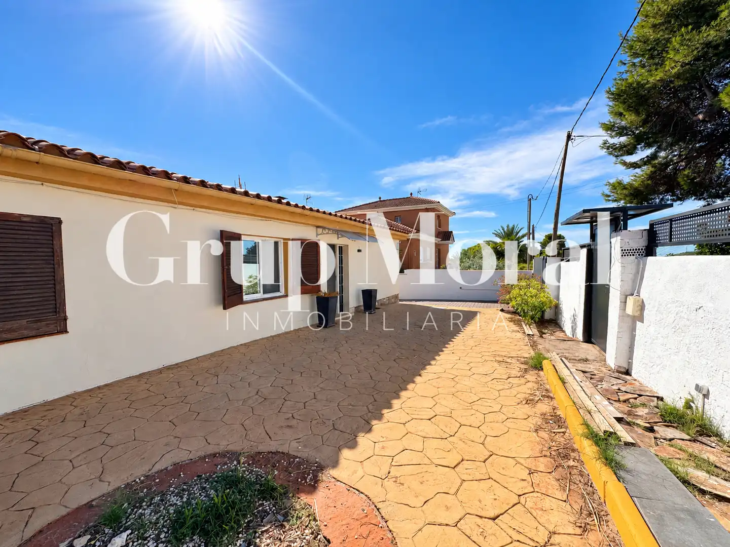 Casa amb piscina en venda a Carrer la Mercè