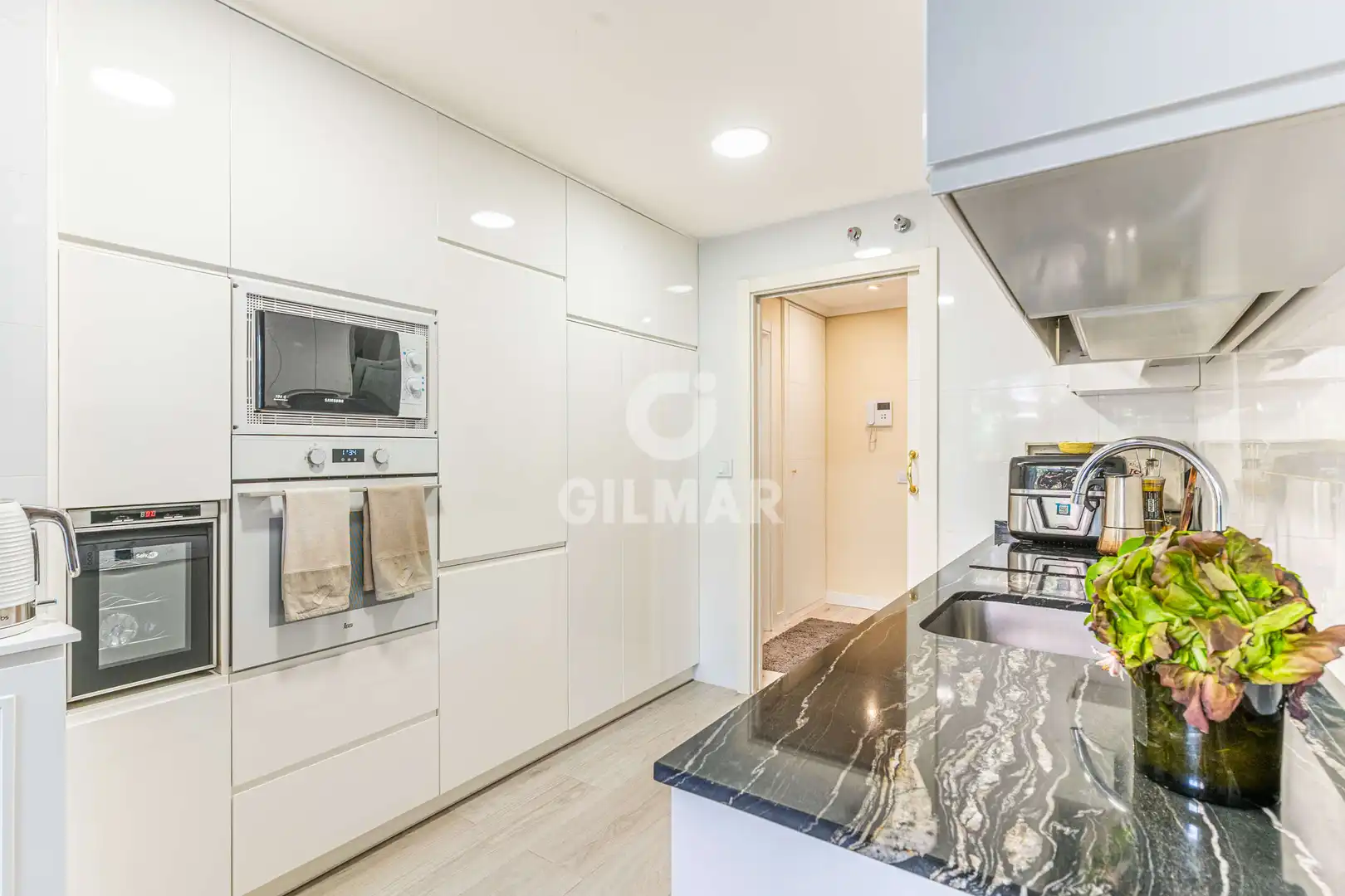 Kitchen of Ground floor for sale in Pozuelo de Alarcón  with Heating, Private garden and Storage room