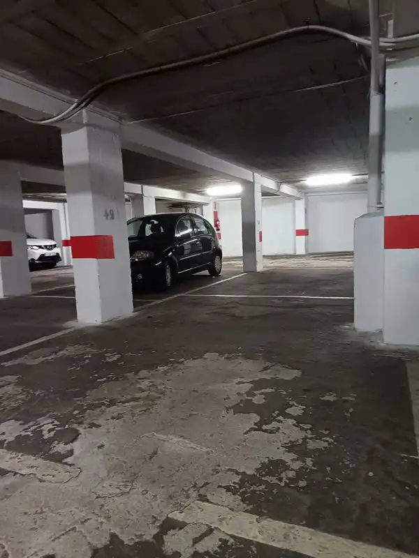 Aparcament de Pis en venda en Pontevedra Capital  amb Calefacció