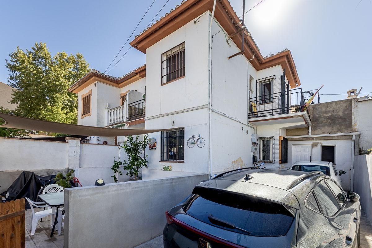 Exterior view of Single-family semi-detached for sale in Peligros