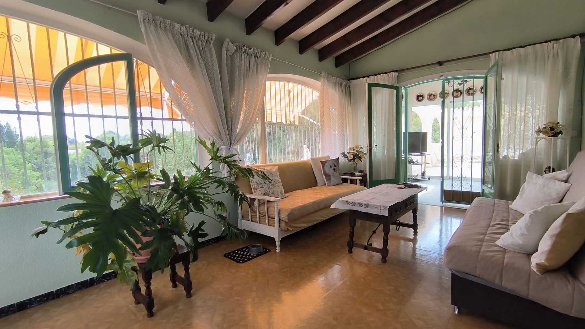 Sala d'estar de Casa o xalet en venda en L'Alfàs del Pi amb Aire condicionat, Calefacció i Jardí privat